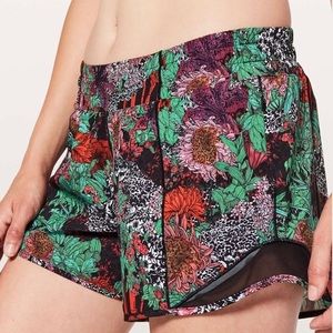 Lululemon Hotty Hot Short II Zen Garden Sz 6